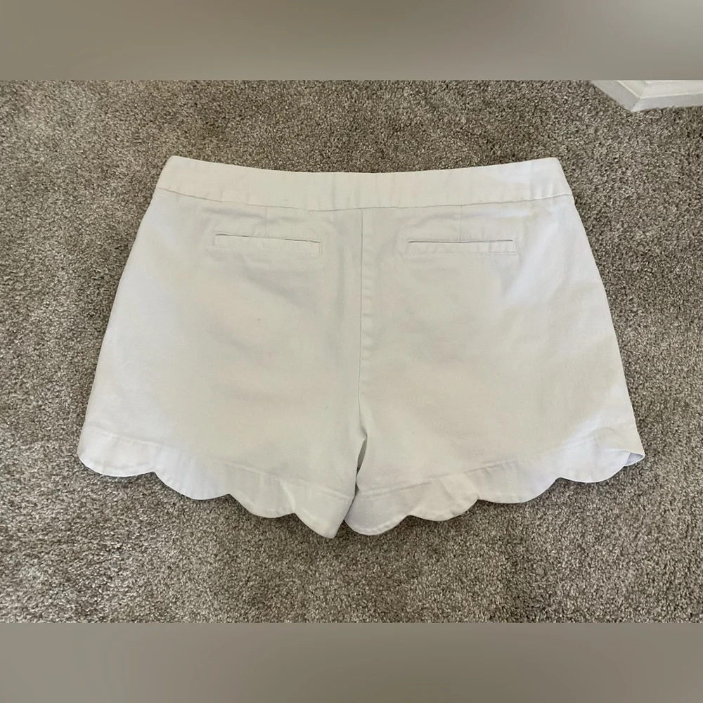 Attyre New York Scalloped Hem White Shorts 14 - Picture 3 of 4